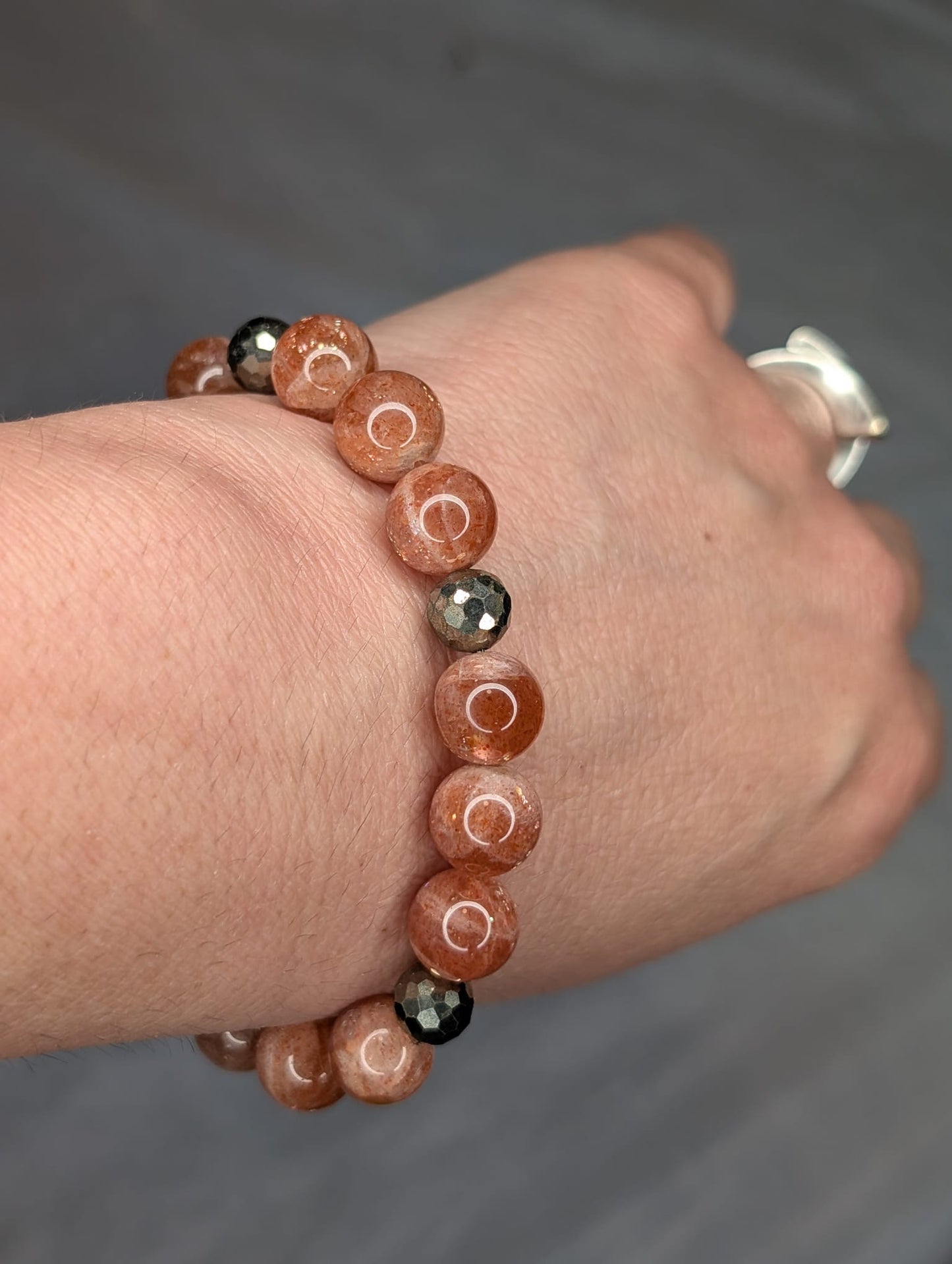 Bracelet en Pierre de Soleil et Pyrite – Vitalité et Abondance