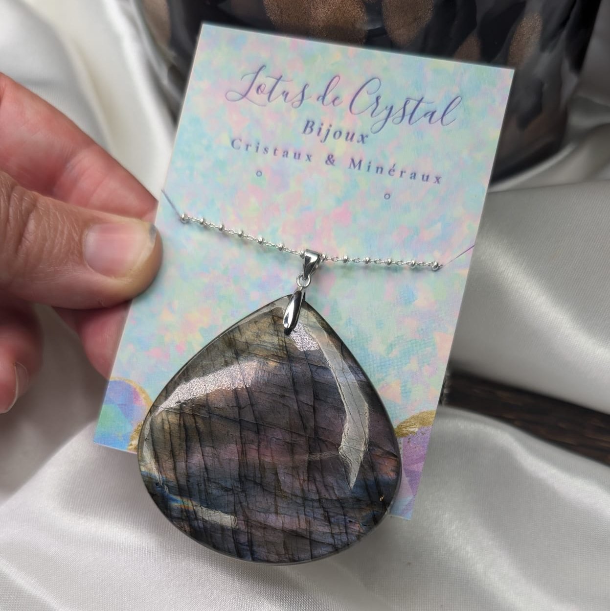 Pendentif en Labradorite – Pierre de Protection et d’Intuition