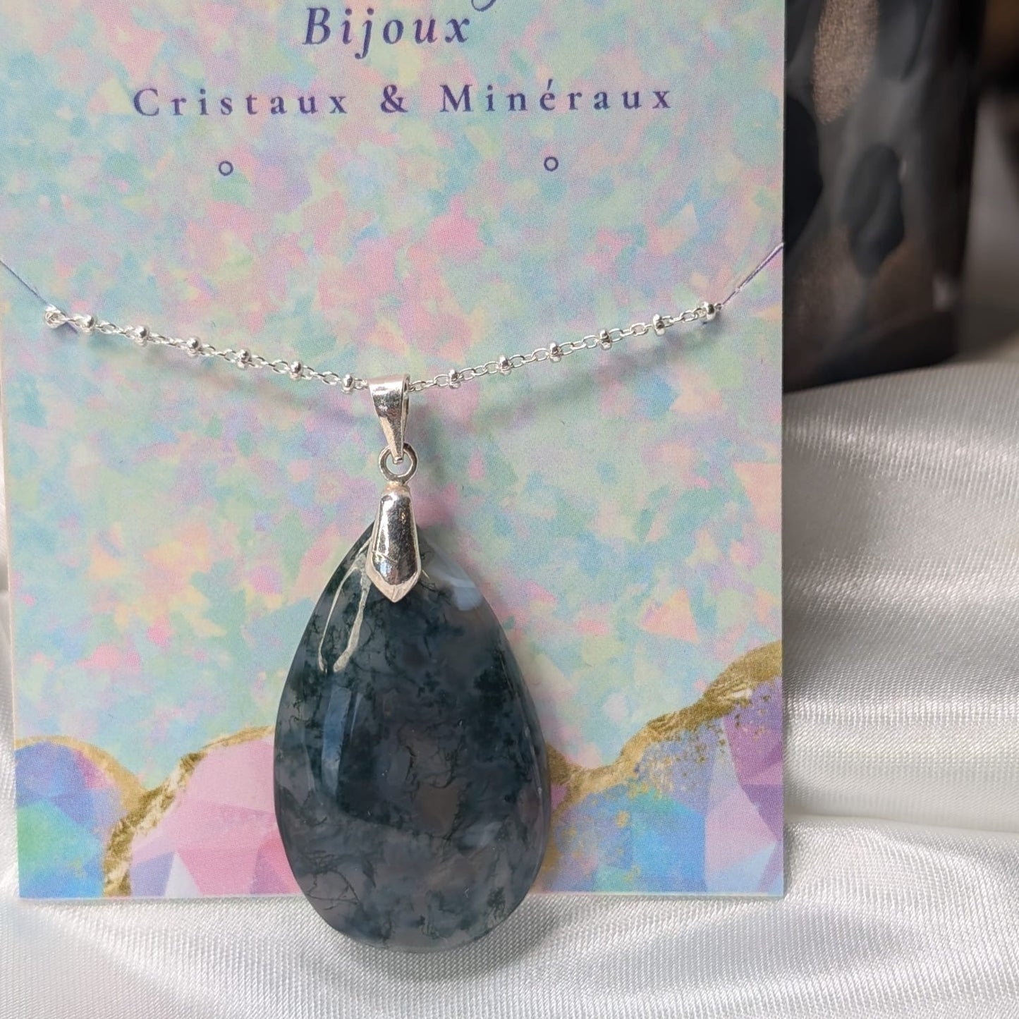 Pendentif en Agate Mousse – Connexion à la Nature et Renouveau