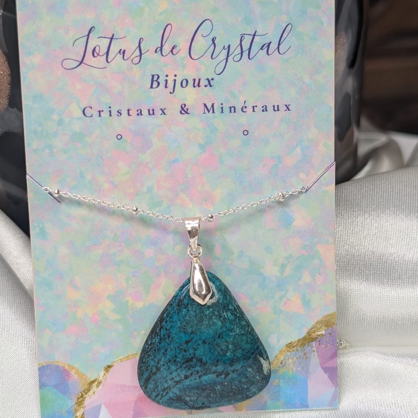 Pendentif en Turquoise – Protection et Communication