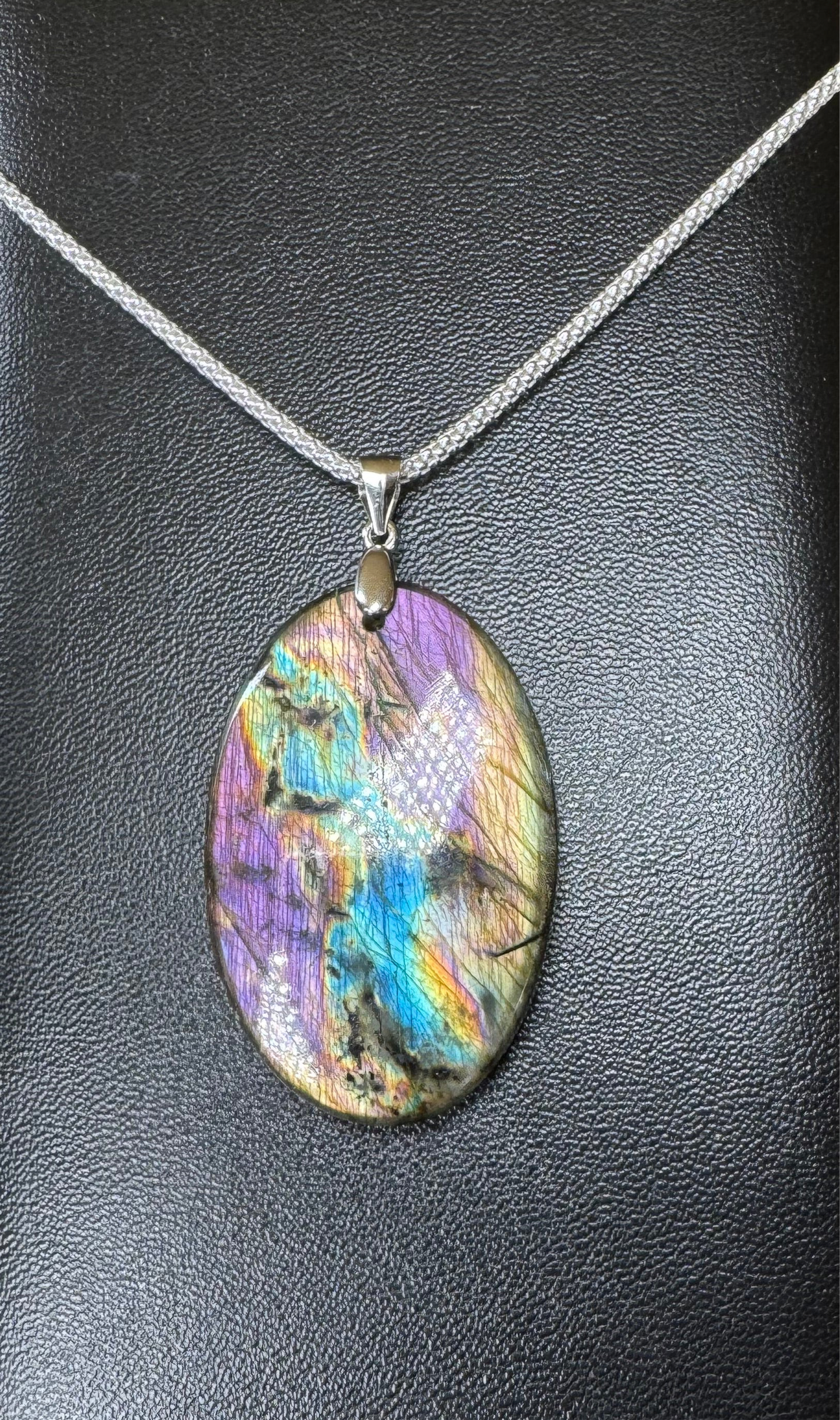 Pendentif en Labradorite – Pierre de Protection et d’Intuition
