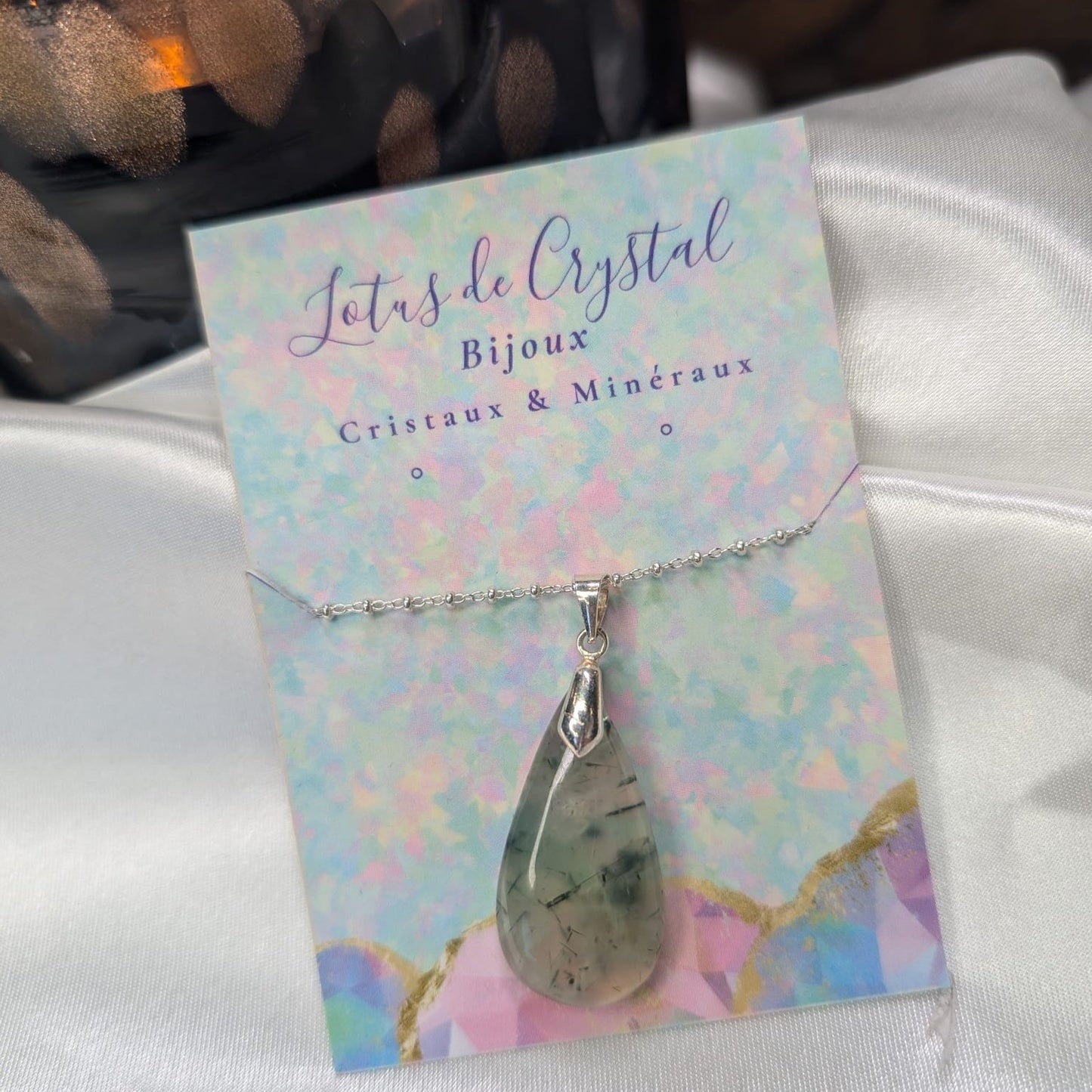Pendentif en Préhnite – Sérénité et Connexion Intérieure