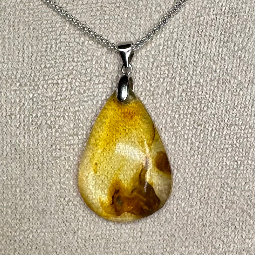 Pendentif en Ambre – Protection et Vitalité