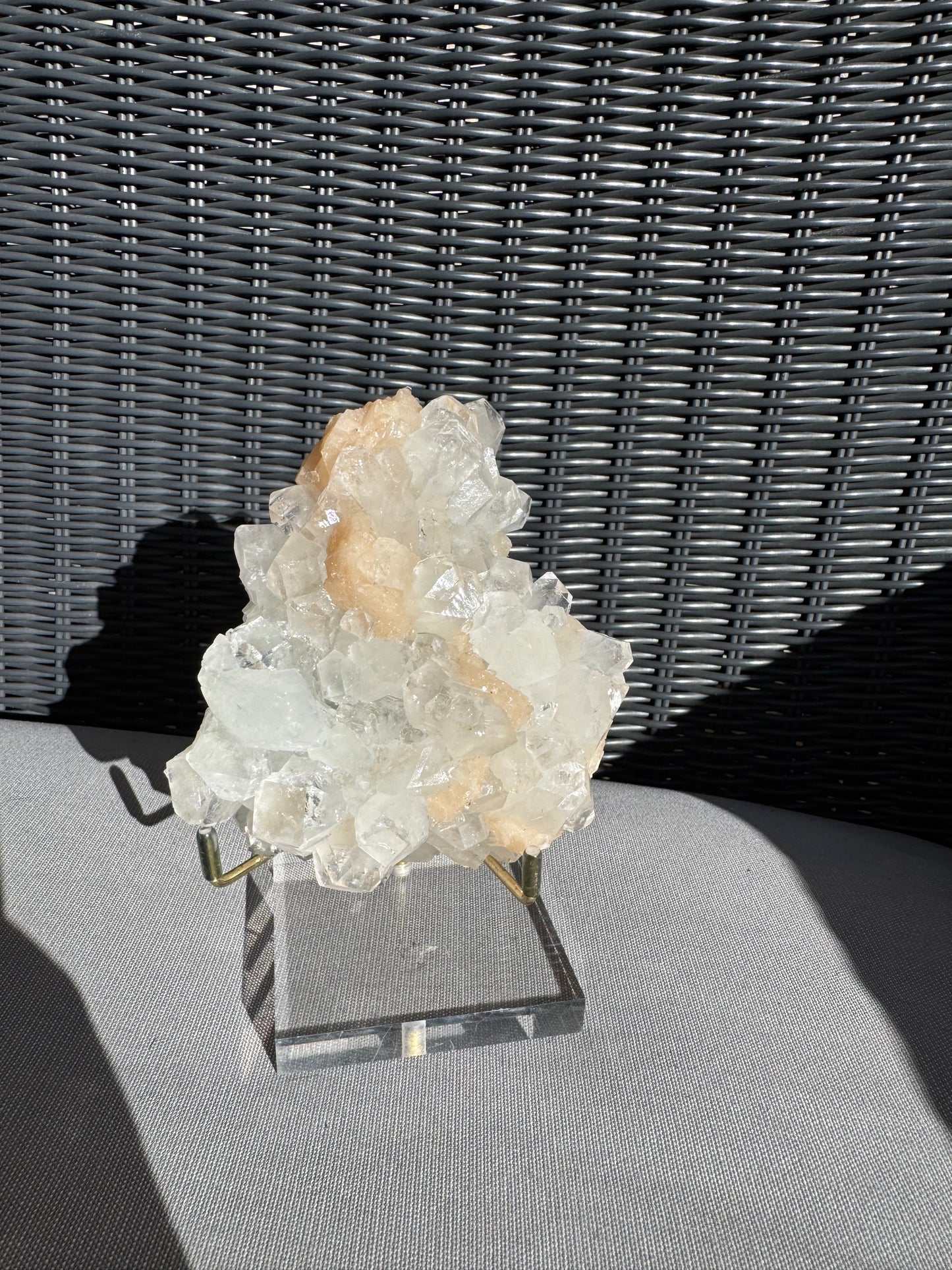 Apophyllite – Pierre de Connexion Spirituelle et de Clarté Mentale