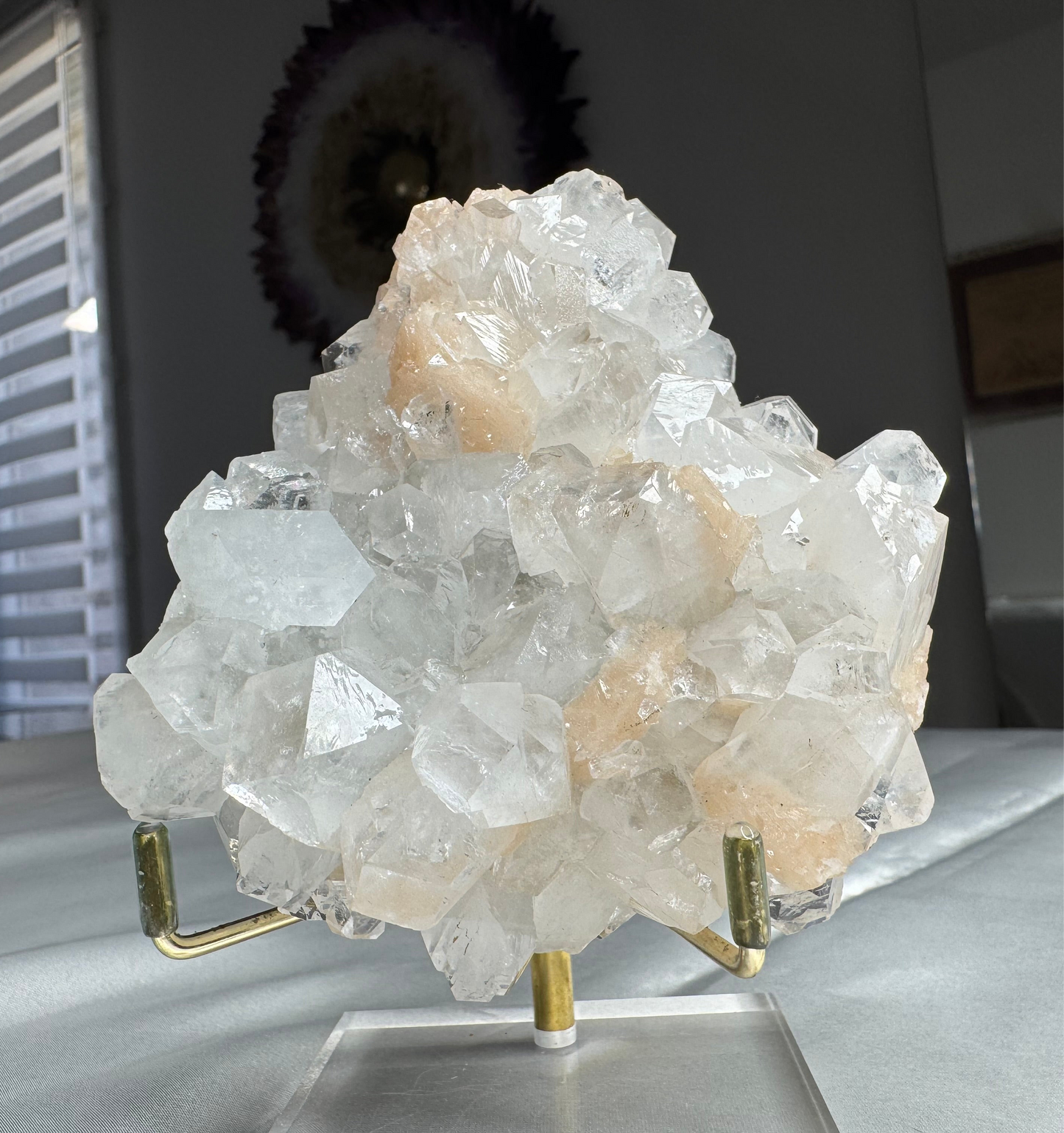 Apophyllite – Pierre de Connexion Spirituelle et de Clarté Mentale