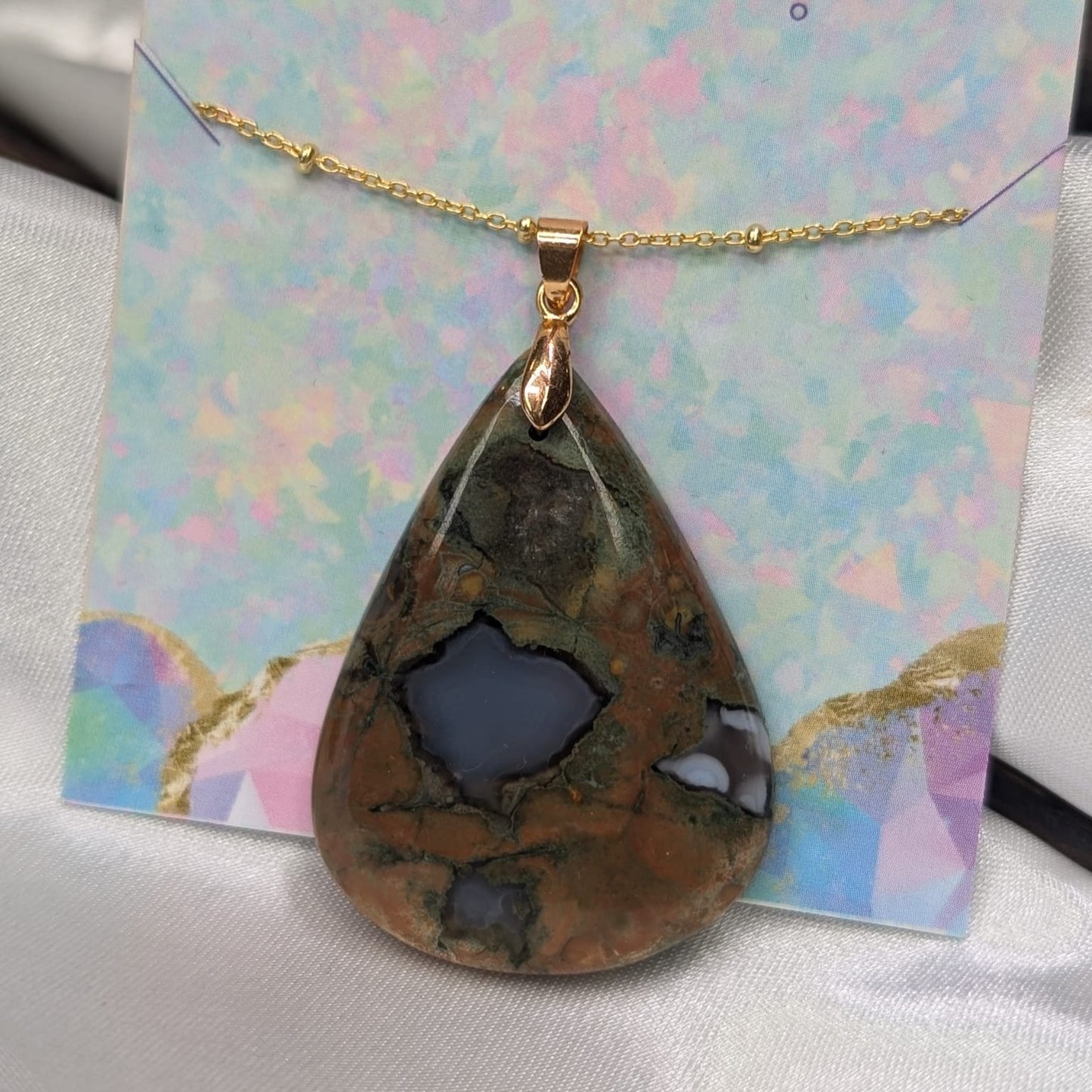 Pendentif en Rhyolite – Renouveau et Épanouissement Personnel