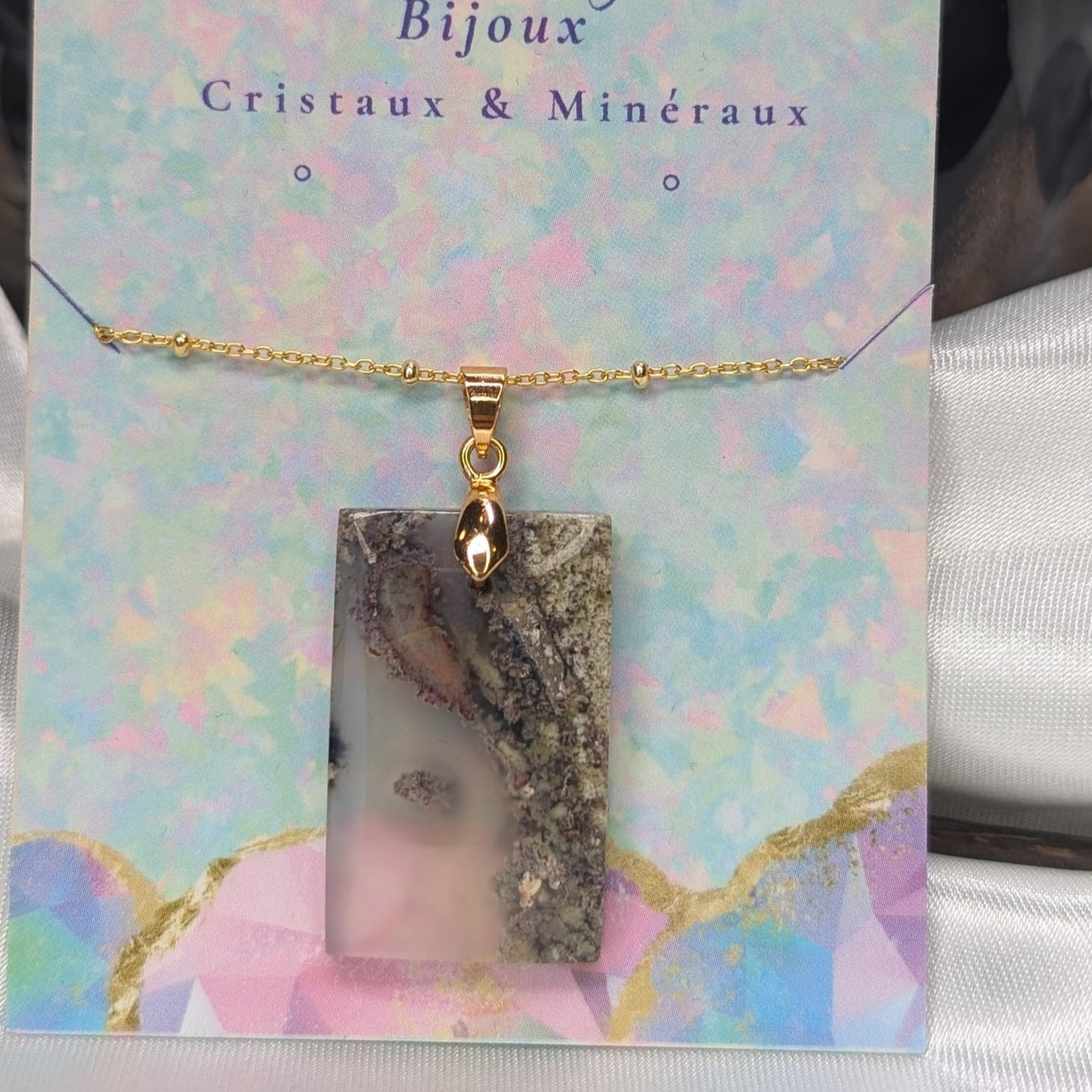 Pendentif en Agate Mousse – Connexion à la Nature et Renouveau