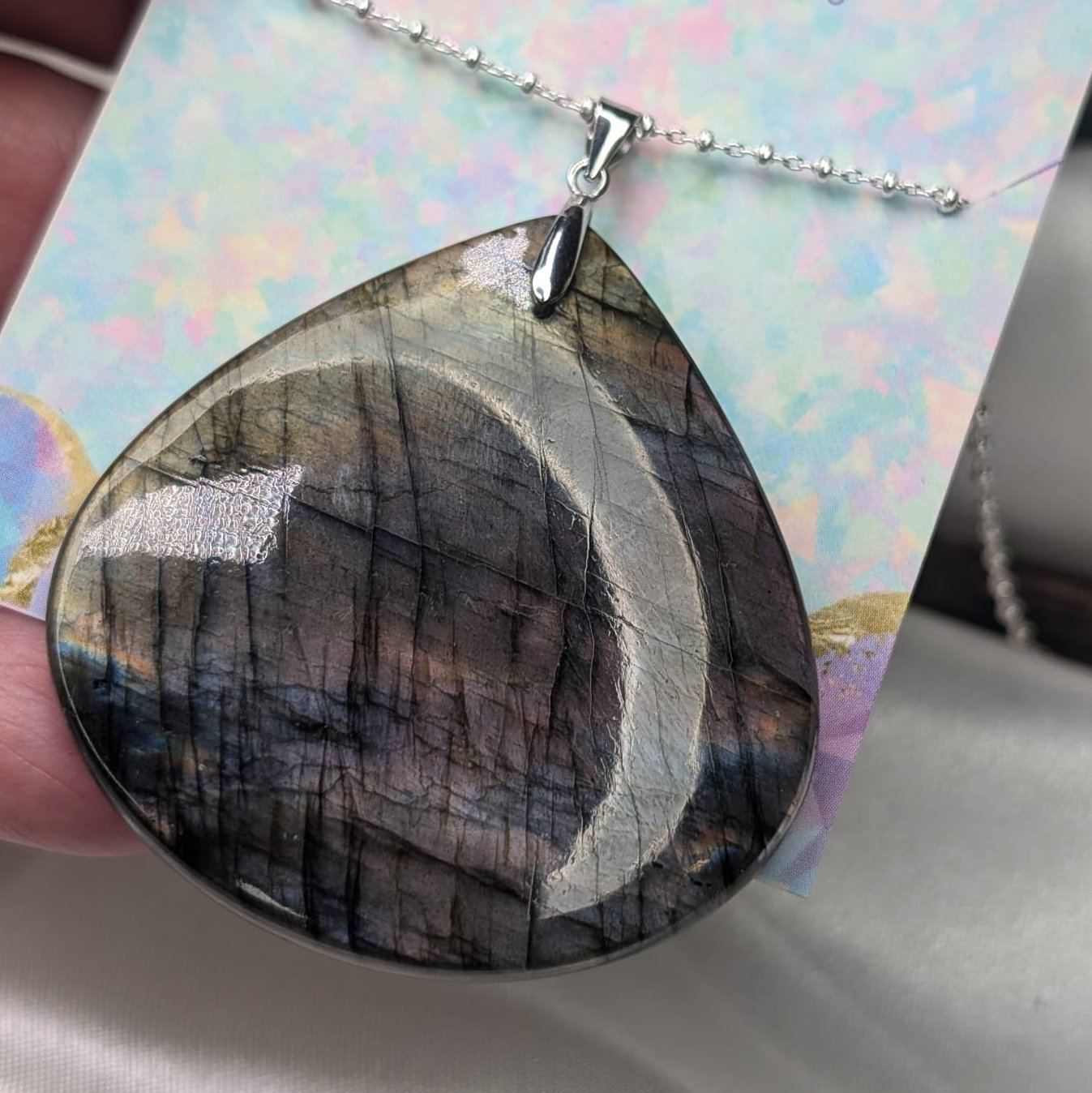 Pendentif en Labradorite – Pierre de Protection et d’Intuition