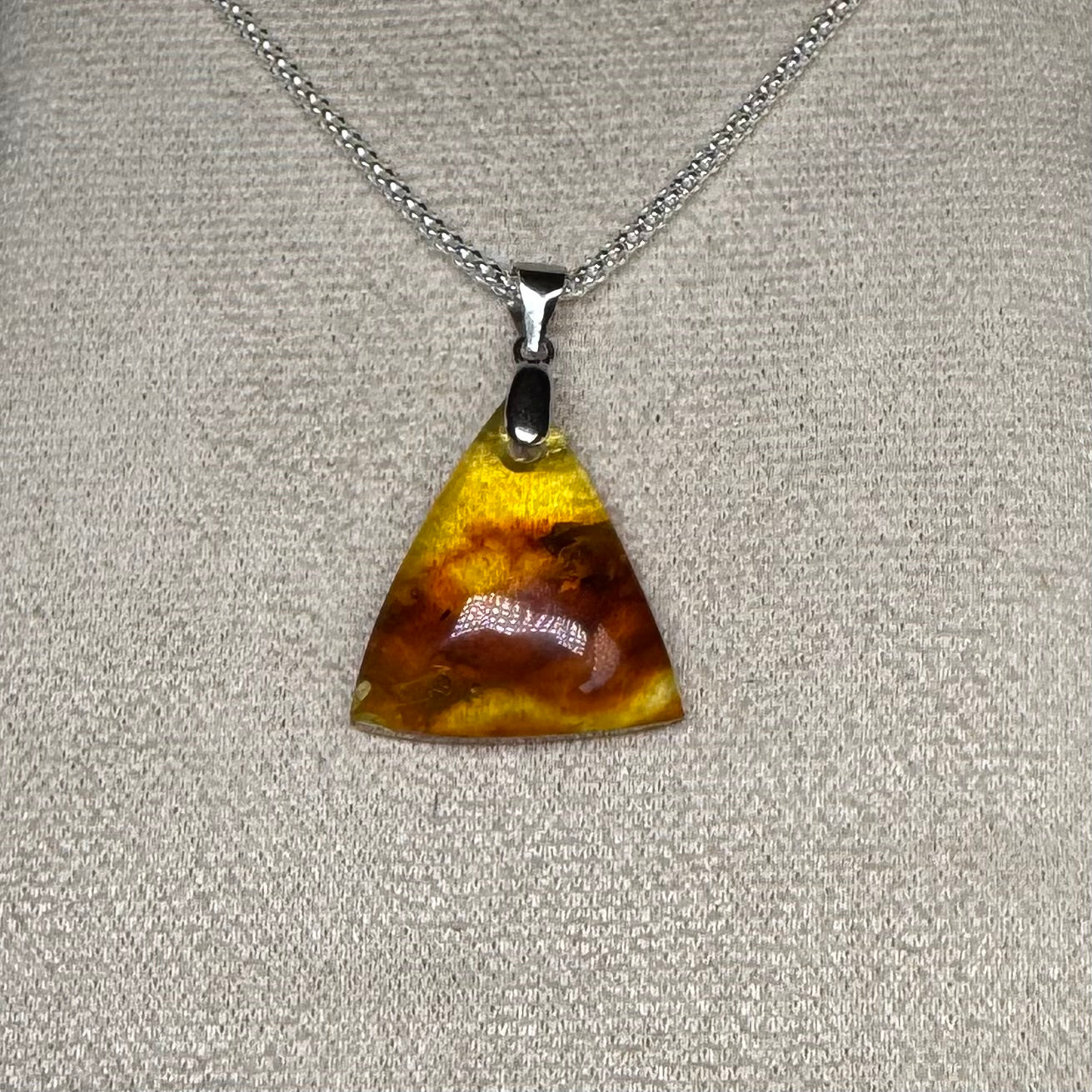 Pendentif en Ambre – Protection et Vitalité