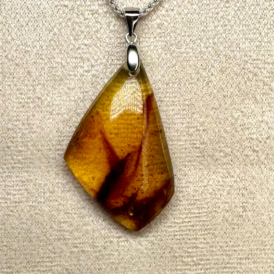 Pendentif en Ambre – Protection et Vitalité
