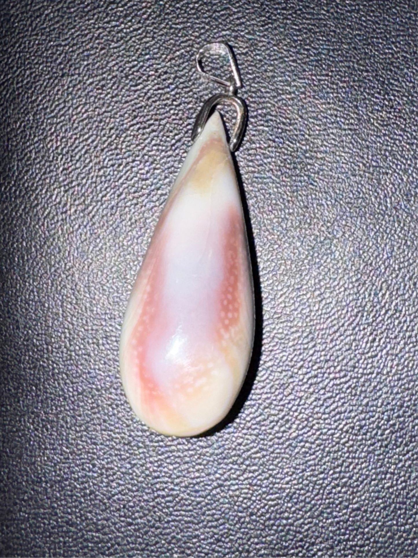 Pendentif en Œil de Sainte Lucie – Chance et Protection Spirituelle