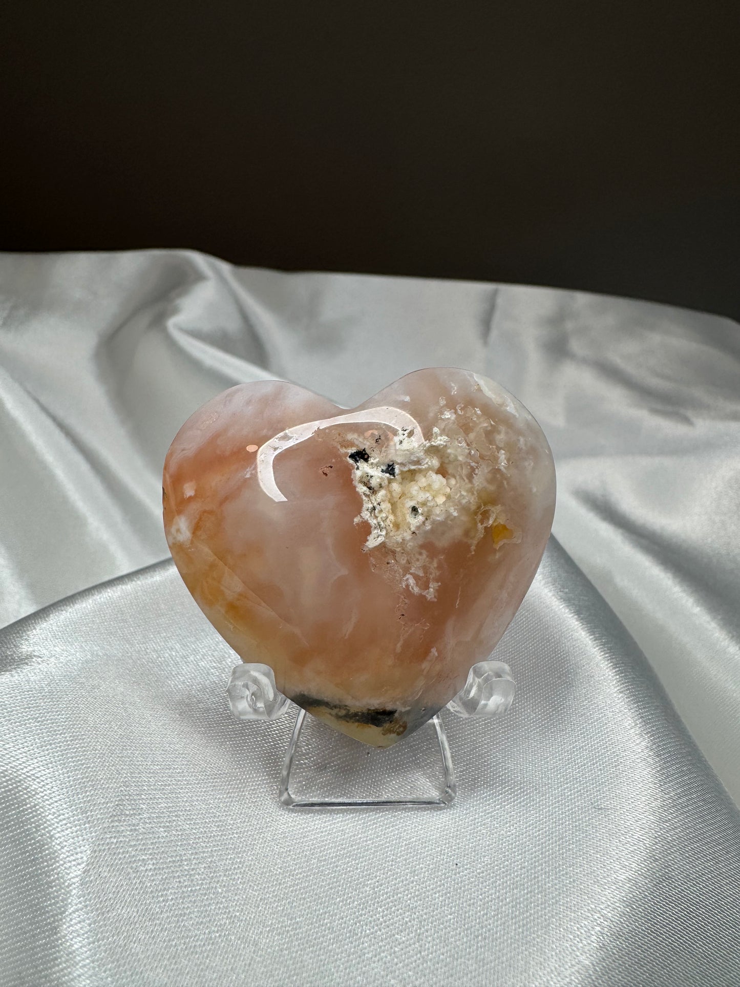 Cœur en Agate Plume – Douceur, intuition et protection