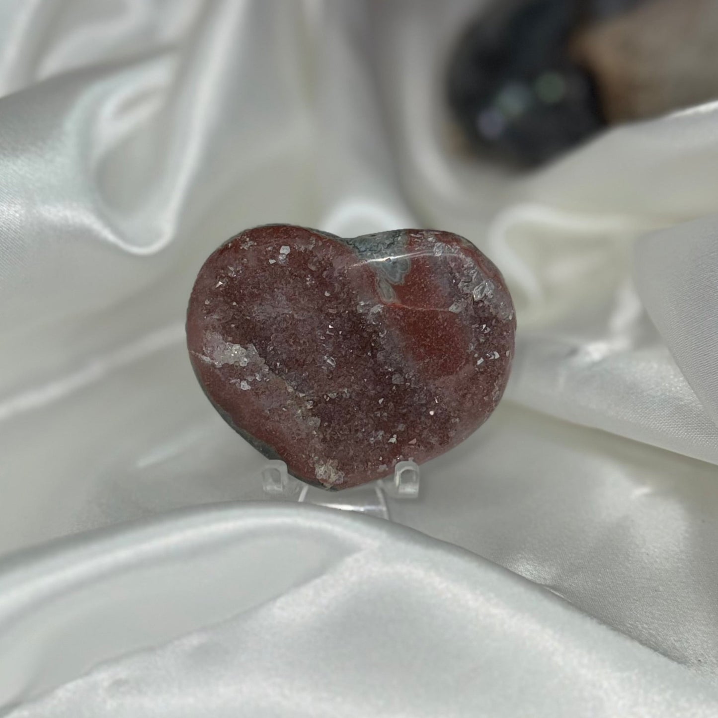 Améthyste rouge coeur – Pierre de Sagesse et d’Apaisement en Lithothérapie
