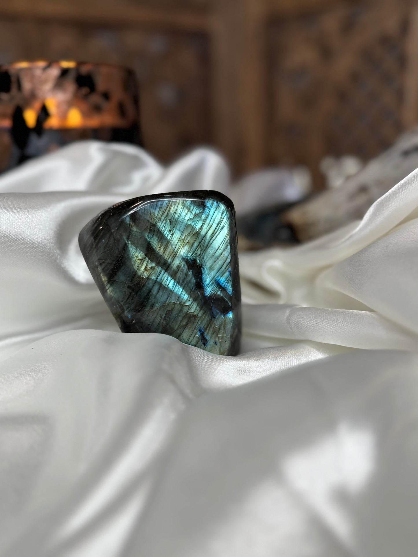 Labradorite – Pierre Naturelle de Protection et d'Équilibre Énergétique