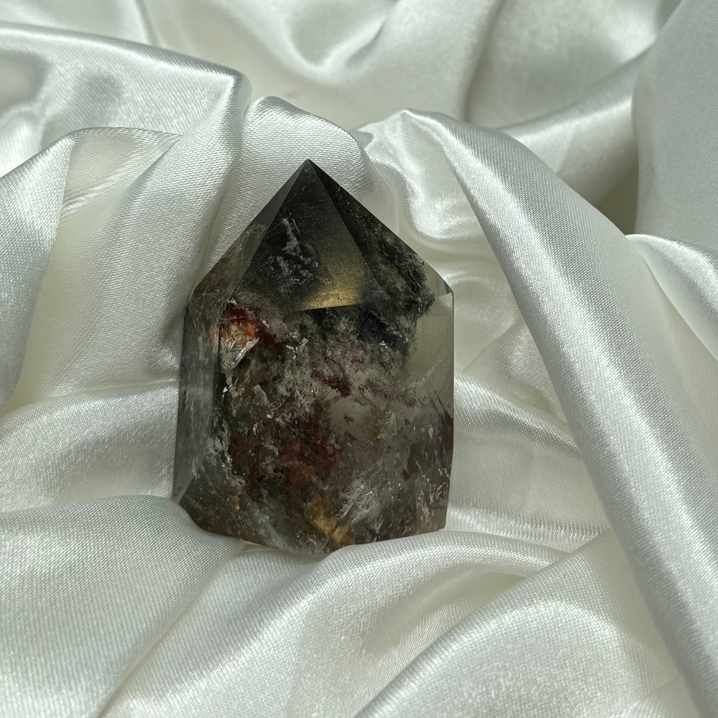 Quartz Lodolite – Pierre de Méditation et de Voyage Intérieur
