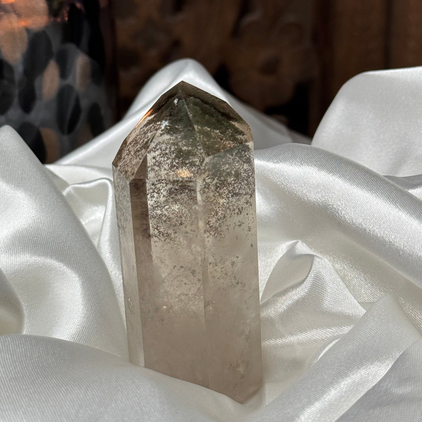 Quartz lodolite fumé – Pierre de Méditation et de Voyage Intérieur