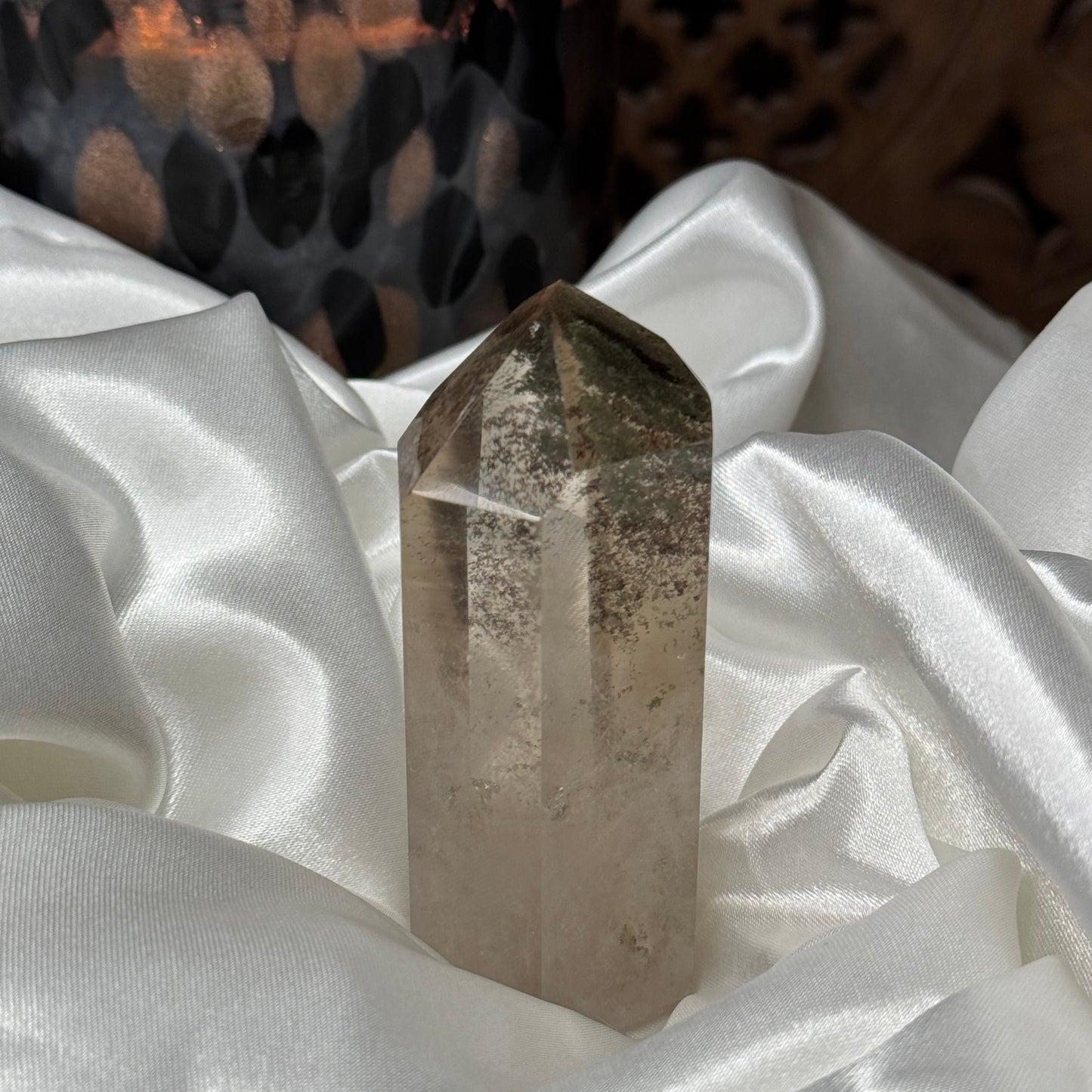 Quartz lodolite fumé – Pierre de Méditation et de Voyage Intérieur