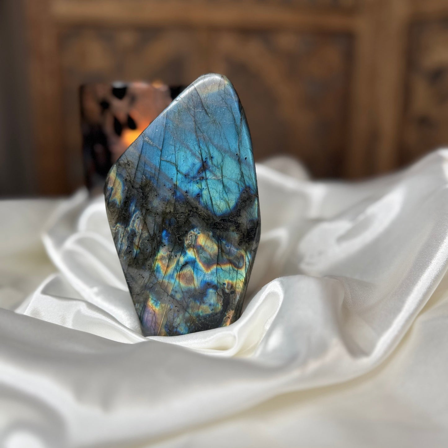 Labradorite – Pierre Naturelle de Protection et d'Équilibre Énergétique