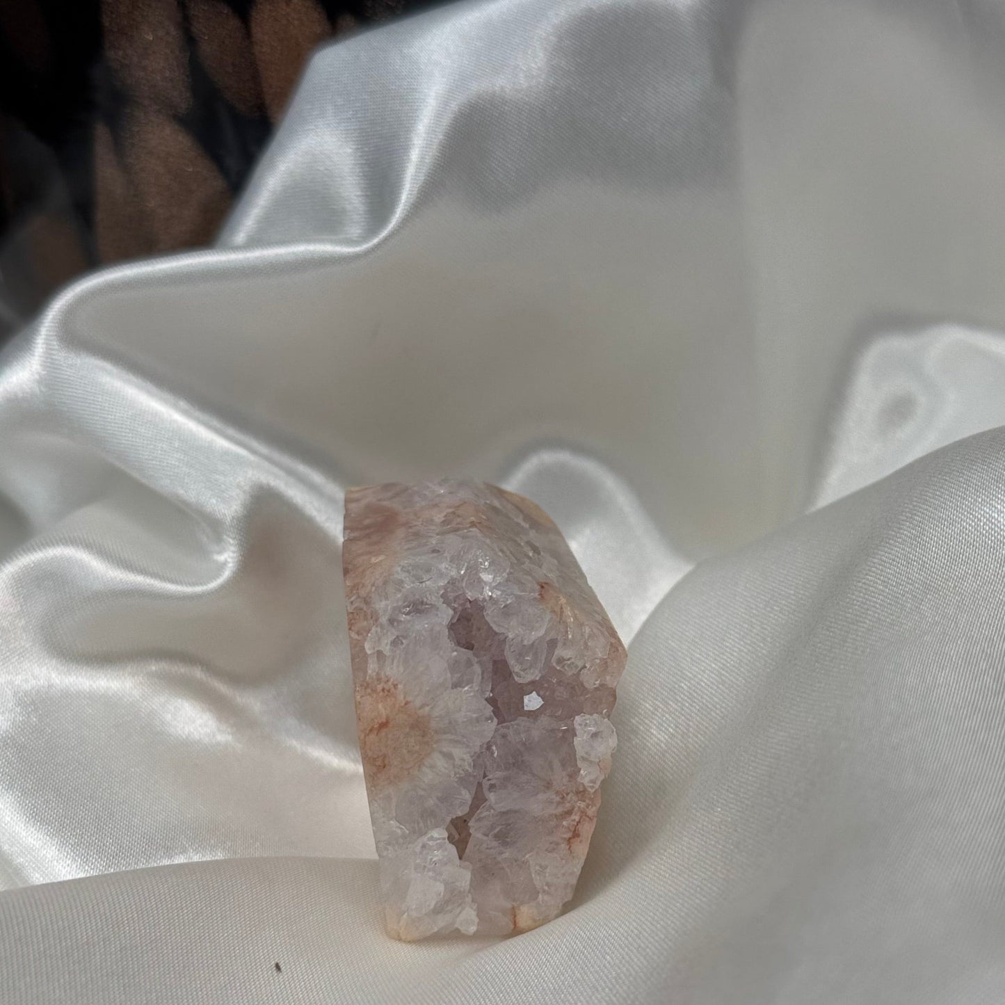 Agate Fleur – Pierre d’Harmonie et de Douceur Émotionnelle