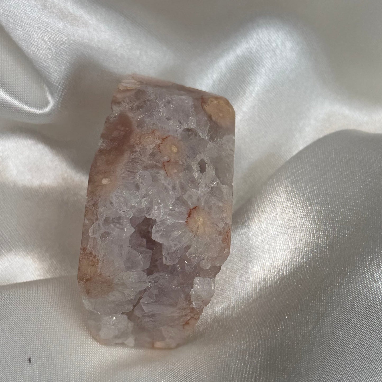 Agate Fleur – Pierre d’Harmonie et de Douceur Émotionnelle