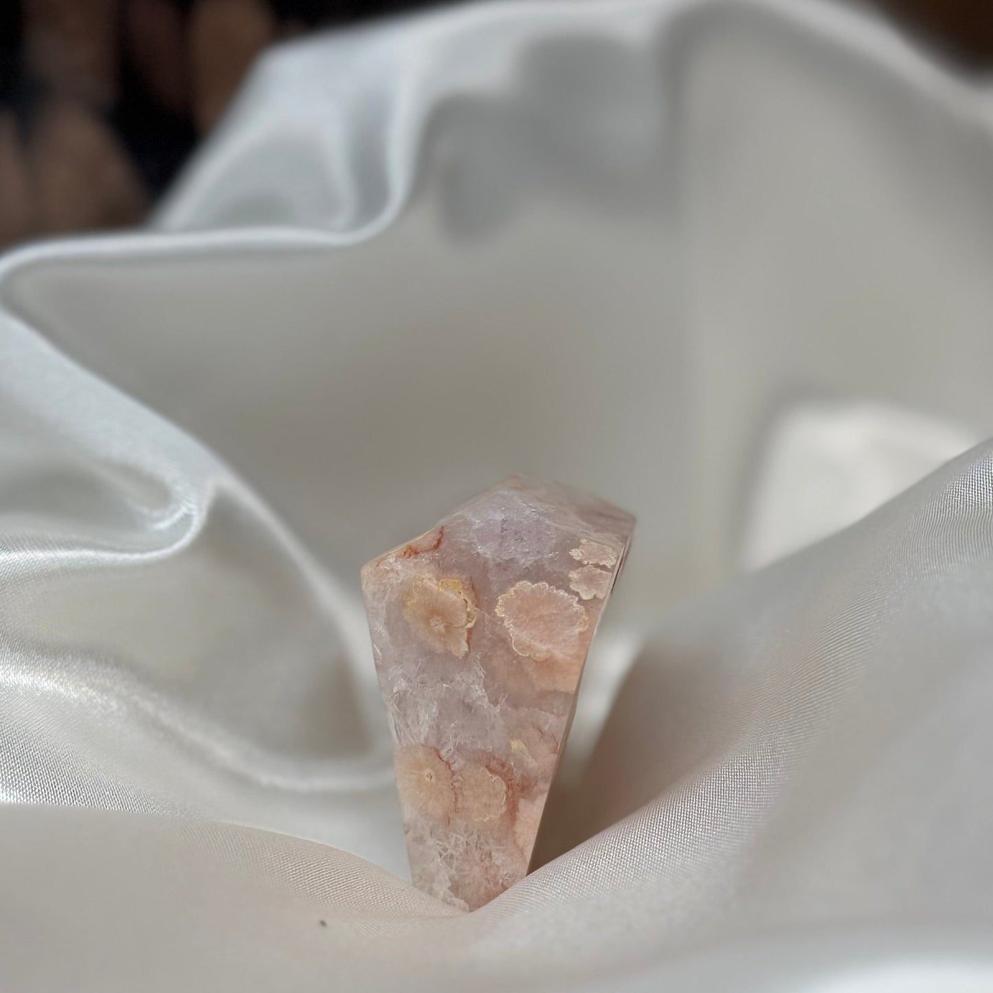Agate Fleur – Pierre d’Harmonie et de Douceur Émotionnelle