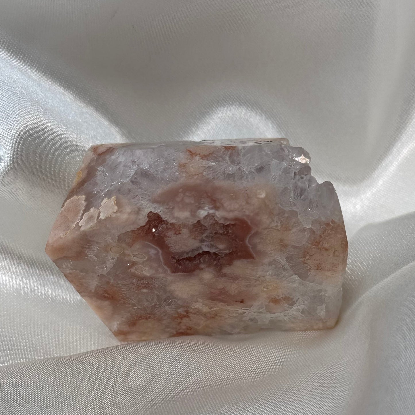 Agate Fleur – Pierre d’Harmonie et de Douceur Émotionnelle