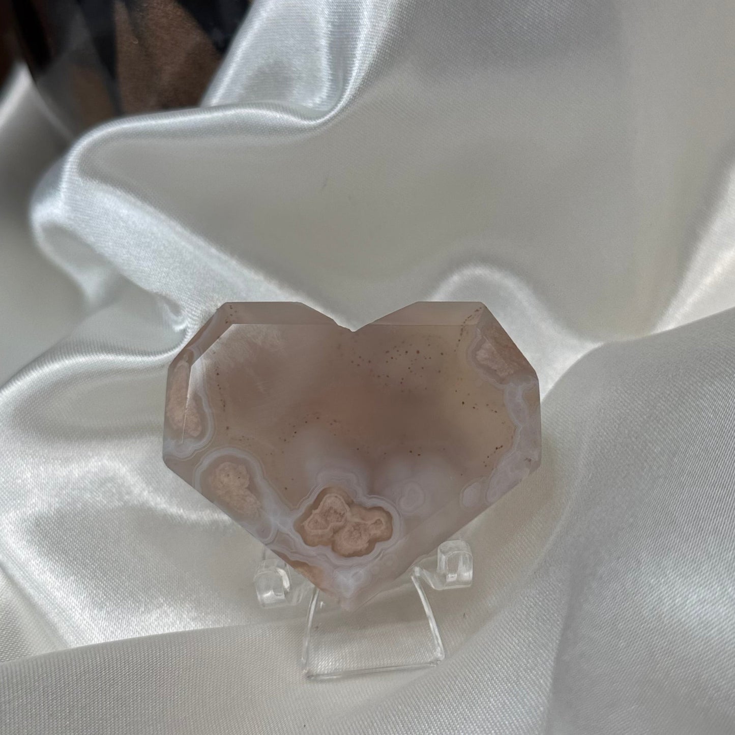 Agate Fleur – Pierre d’Harmonie et de Douceur Émotionnelle