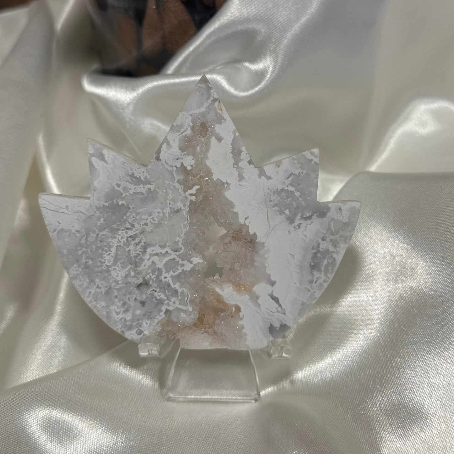 Lotus Agate Blanche – Pierre de Pureté et de Clarté