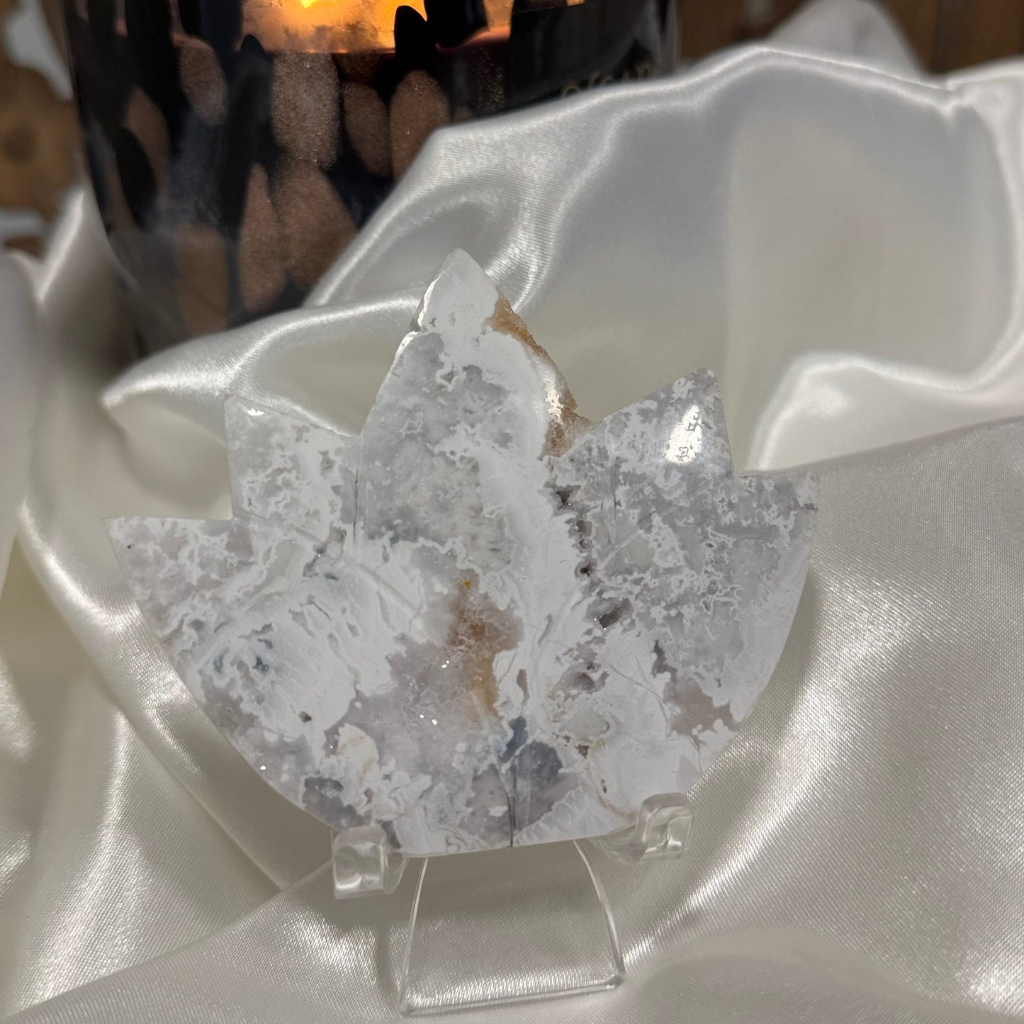 Lotus Agate Blanche – Pierre de Pureté et de Clarté