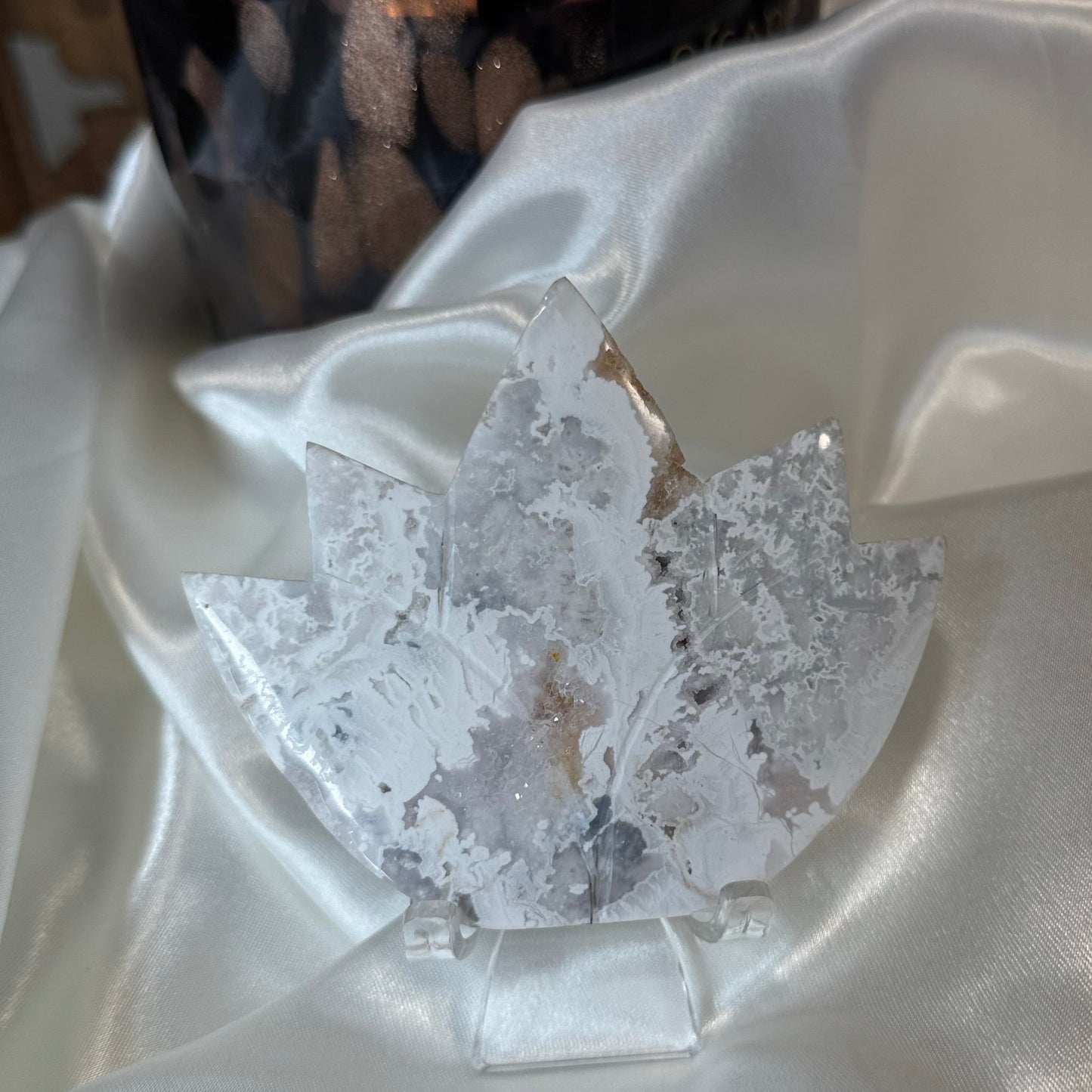 Lotus Agate Blanche – Pierre de Pureté et de Clarté