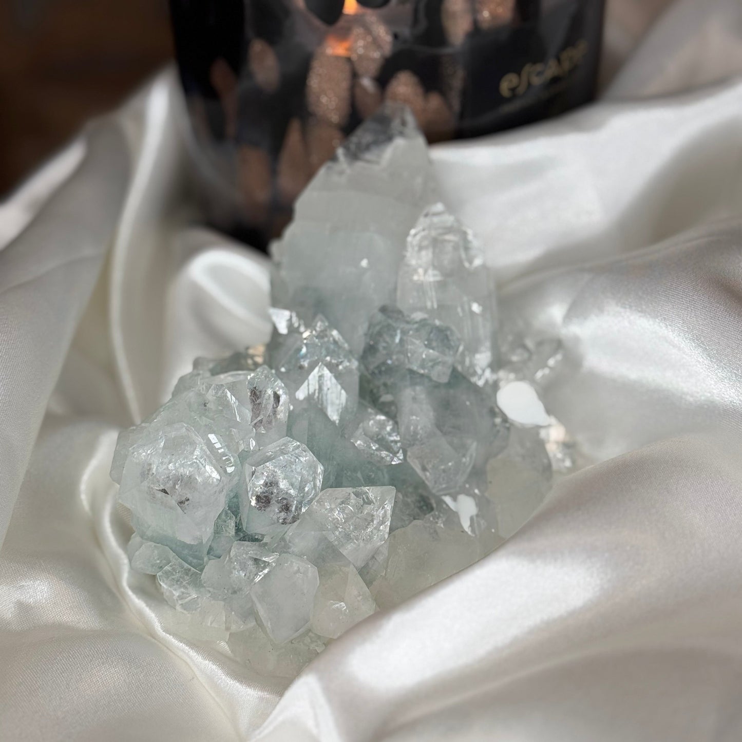 Apophyllite – Pierre de Connexion Spirituelle et de Clarté Mentale