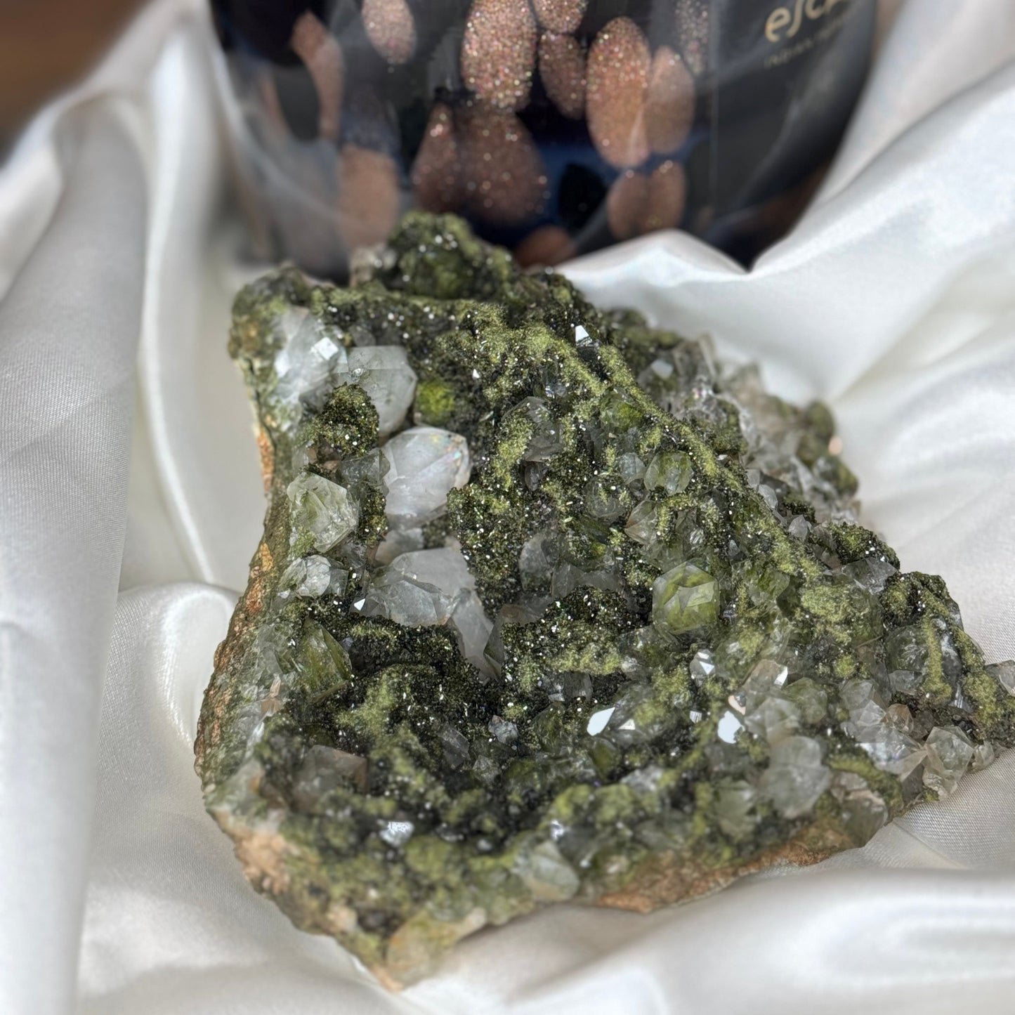 Épidote sur Quartz – Pierre de Régénération et de Motivation