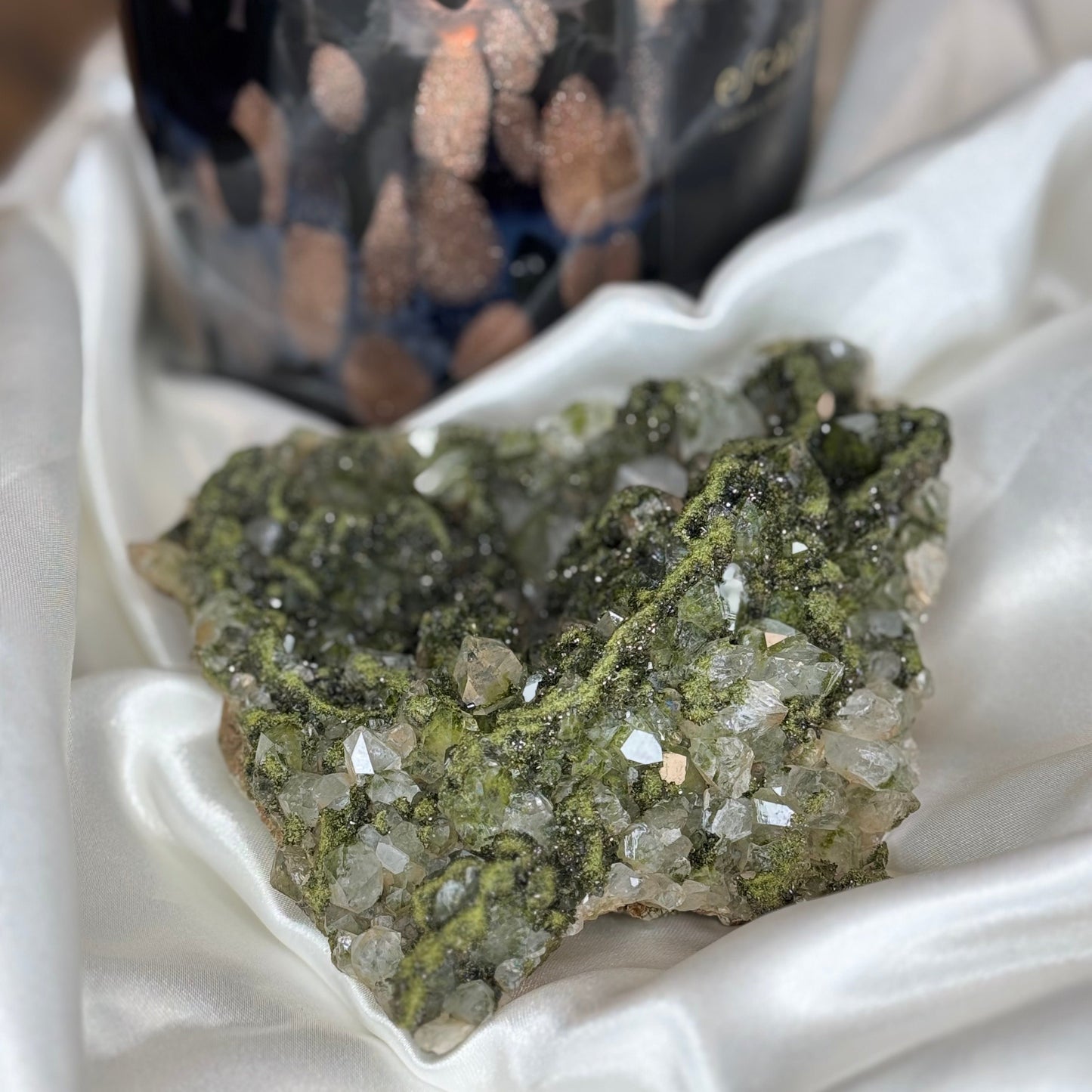 Épidote sur Quartz – Pierre de Régénération et de Motivation