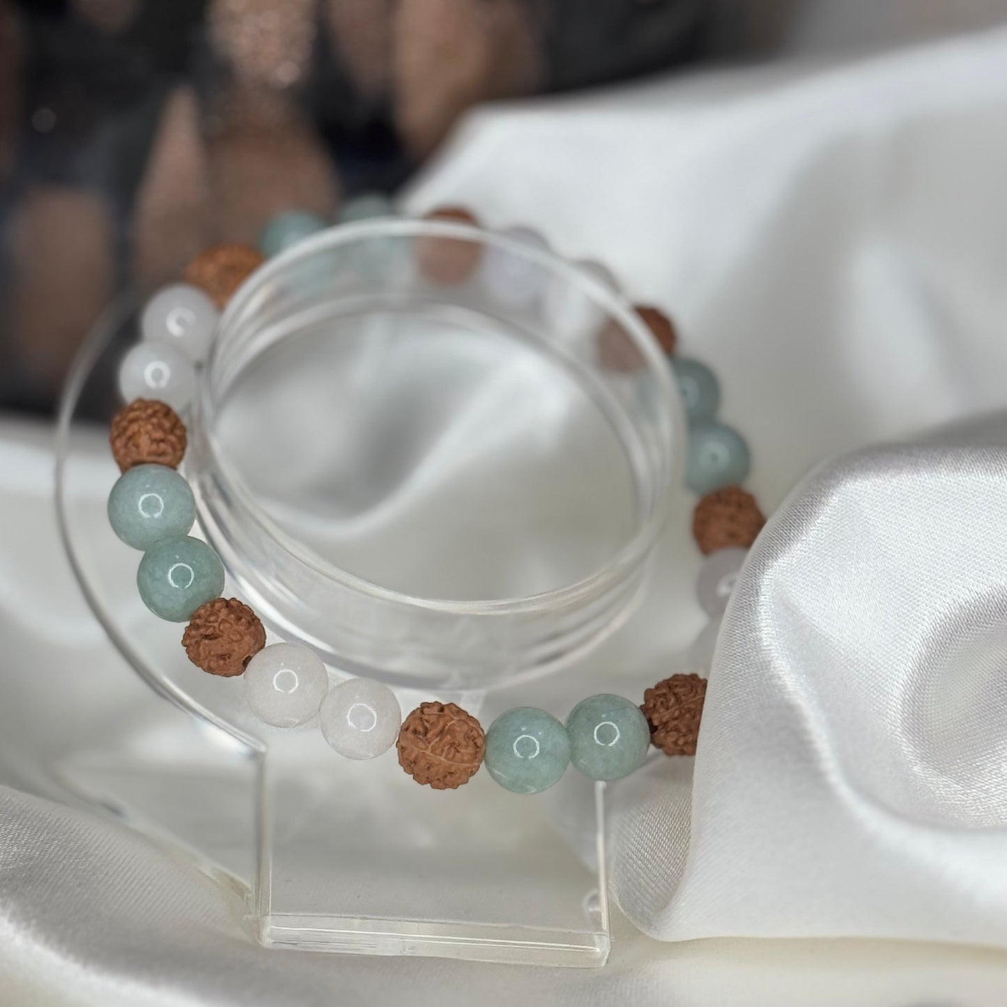 Bracelet Énergie Sacrée – Jade, Pierre de Lune & Graine de Rudraksha