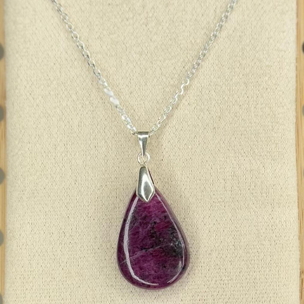 Pendentif en Rubis – Passion et Vitalité Rayonnante