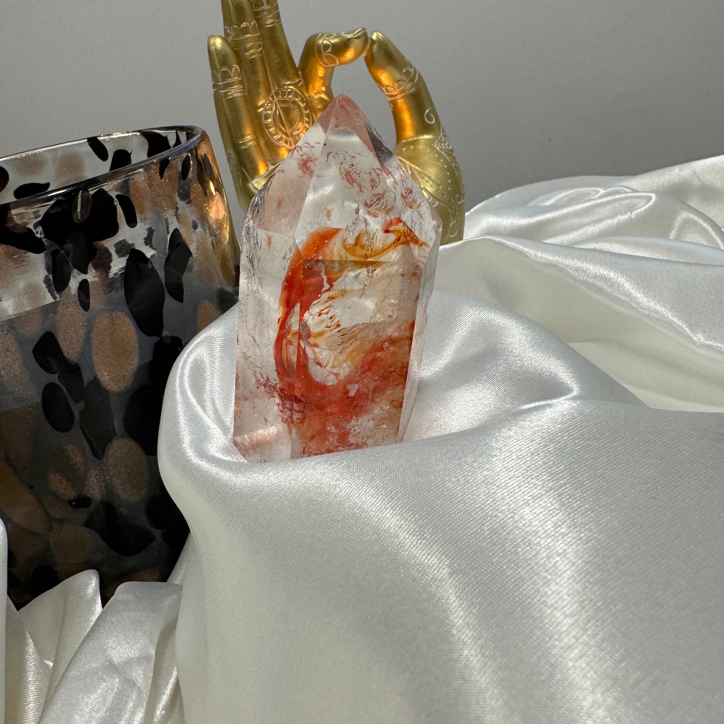 Quartz Hématoïde Rouge – Pierre d’Ancrage et de Force Vitale