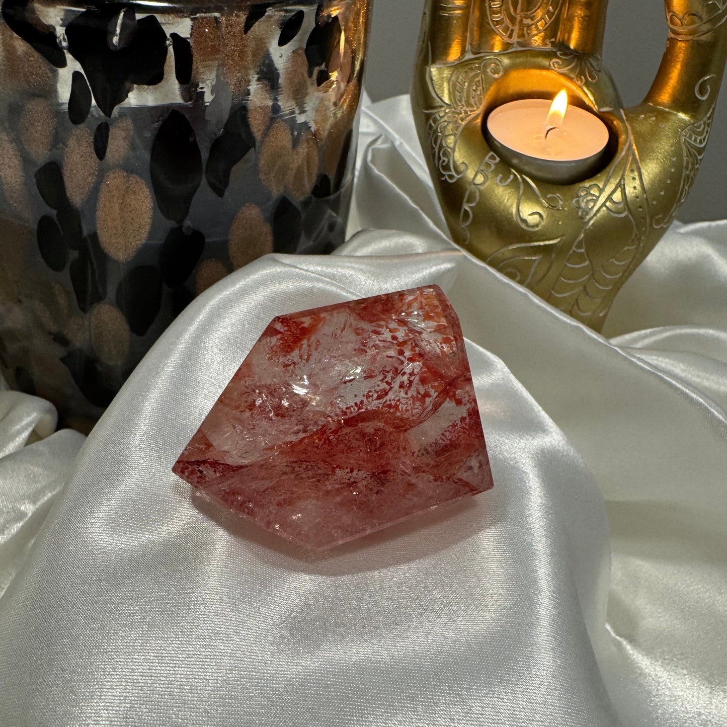 Quartz Hématoïde Rouge – Pierre d’Ancrage et de Force Vitale