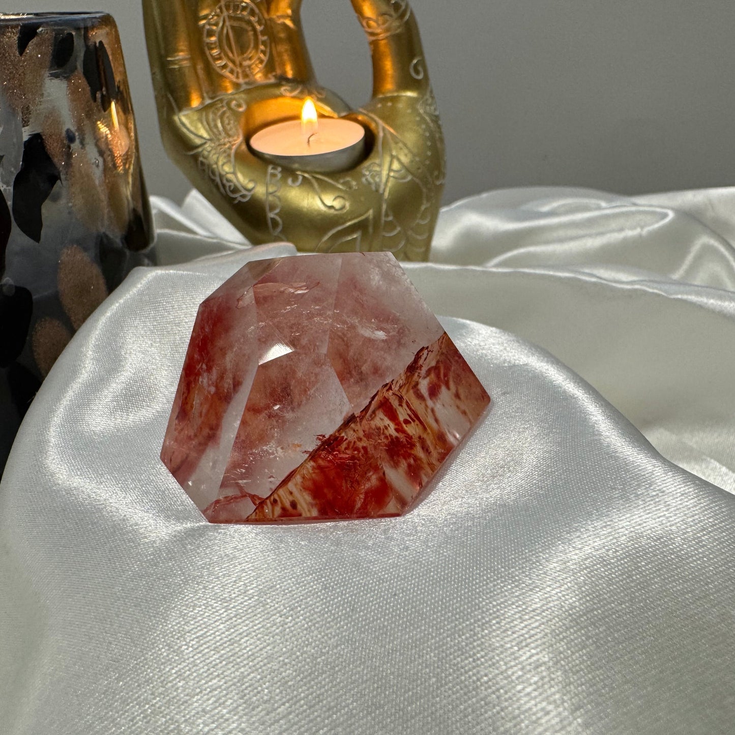 Quartz Hématoïde Rouge – Pierre d’Ancrage et de Force Vitale