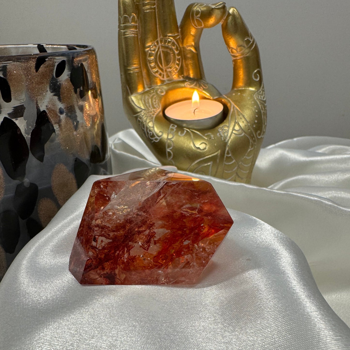 Quartz Hématoïde Rouge – Pierre d’Ancrage et de Force Vitale