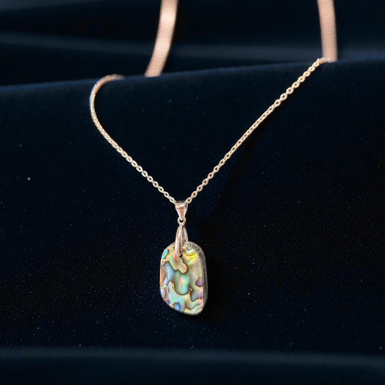 Pendentif en Abalone – Harmonie, Protection & Énergie Océanique