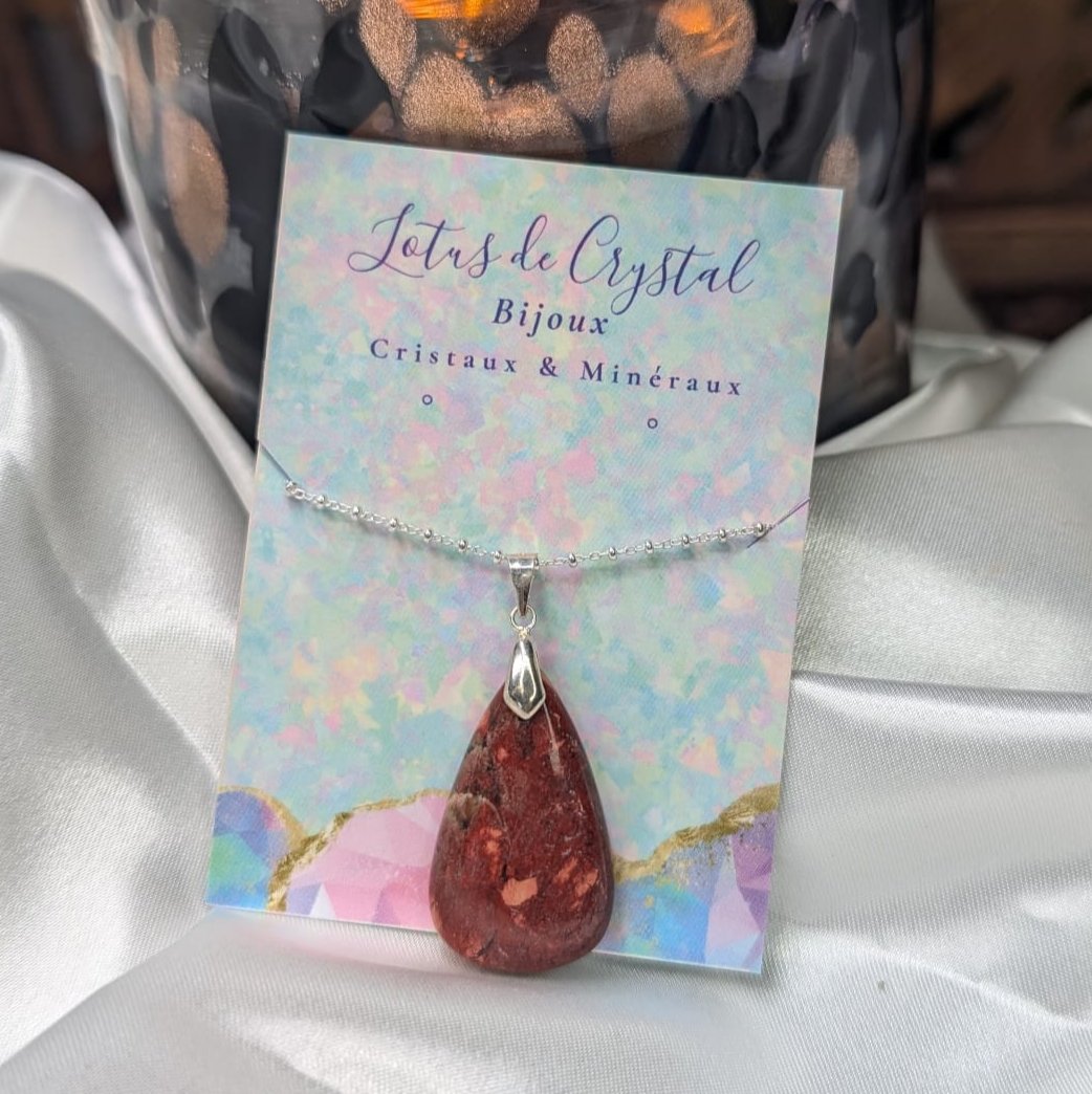 Pendentif en Jaspe Rouge – Ancrage et Vitalité