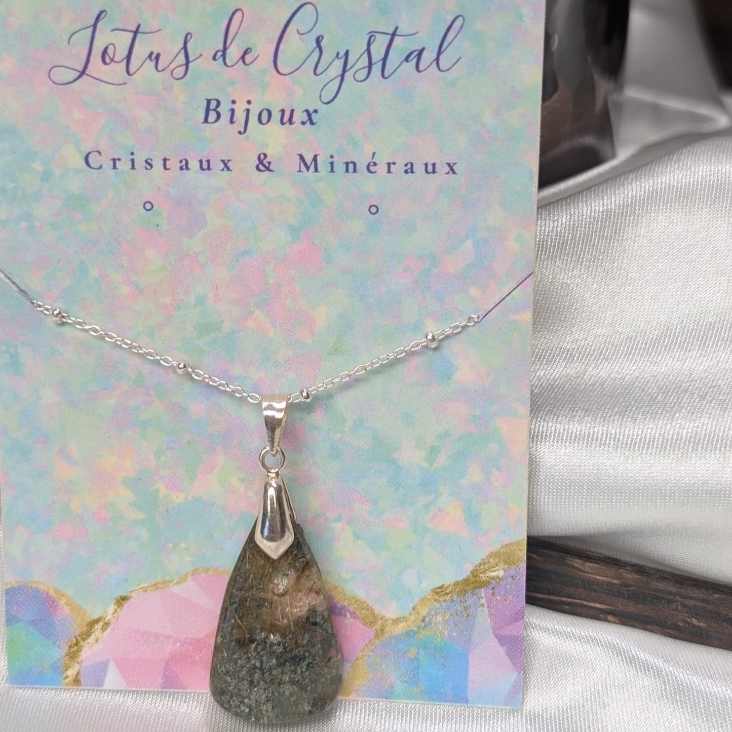 Pendentif en Quartz Lodolite – Méditation et Éveil Spirituel