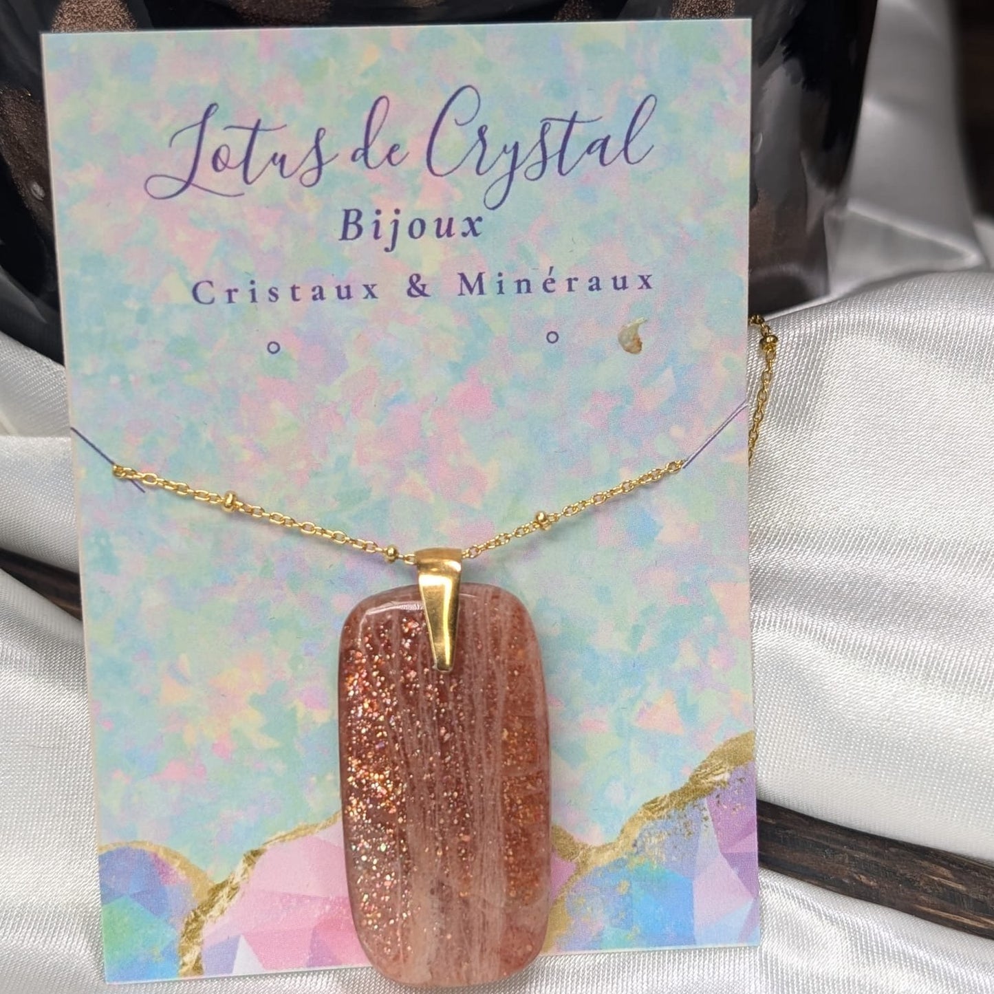 Pendentif en Pierre du Soleil – Joie et Vitalité Rayonnante