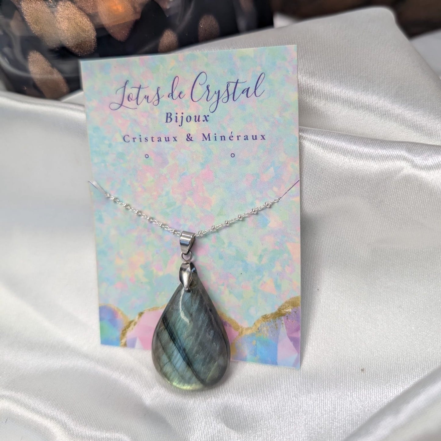 Pendentif en Labradorite – Pierre de Protection et d’Intuition
