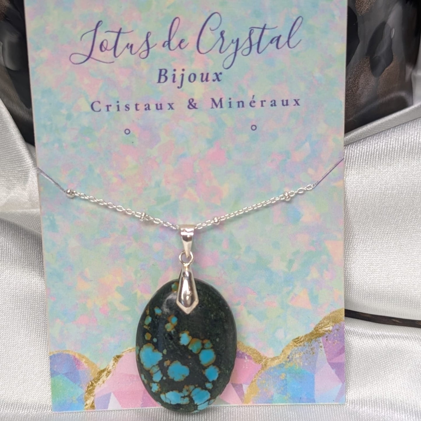 Pendentif en Turquoise – Protection et Communication