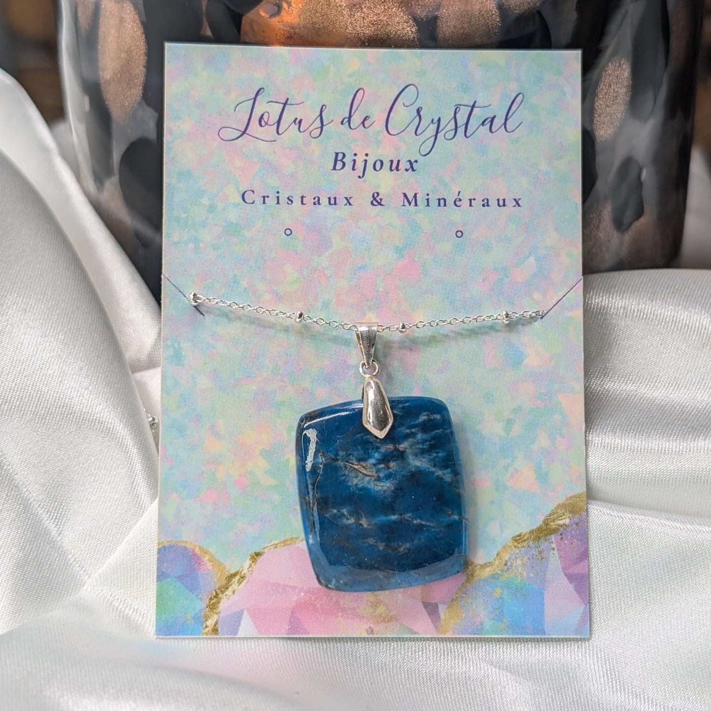 Pendentif en Apatite – Clarté d’Esprit et Énergie Positive