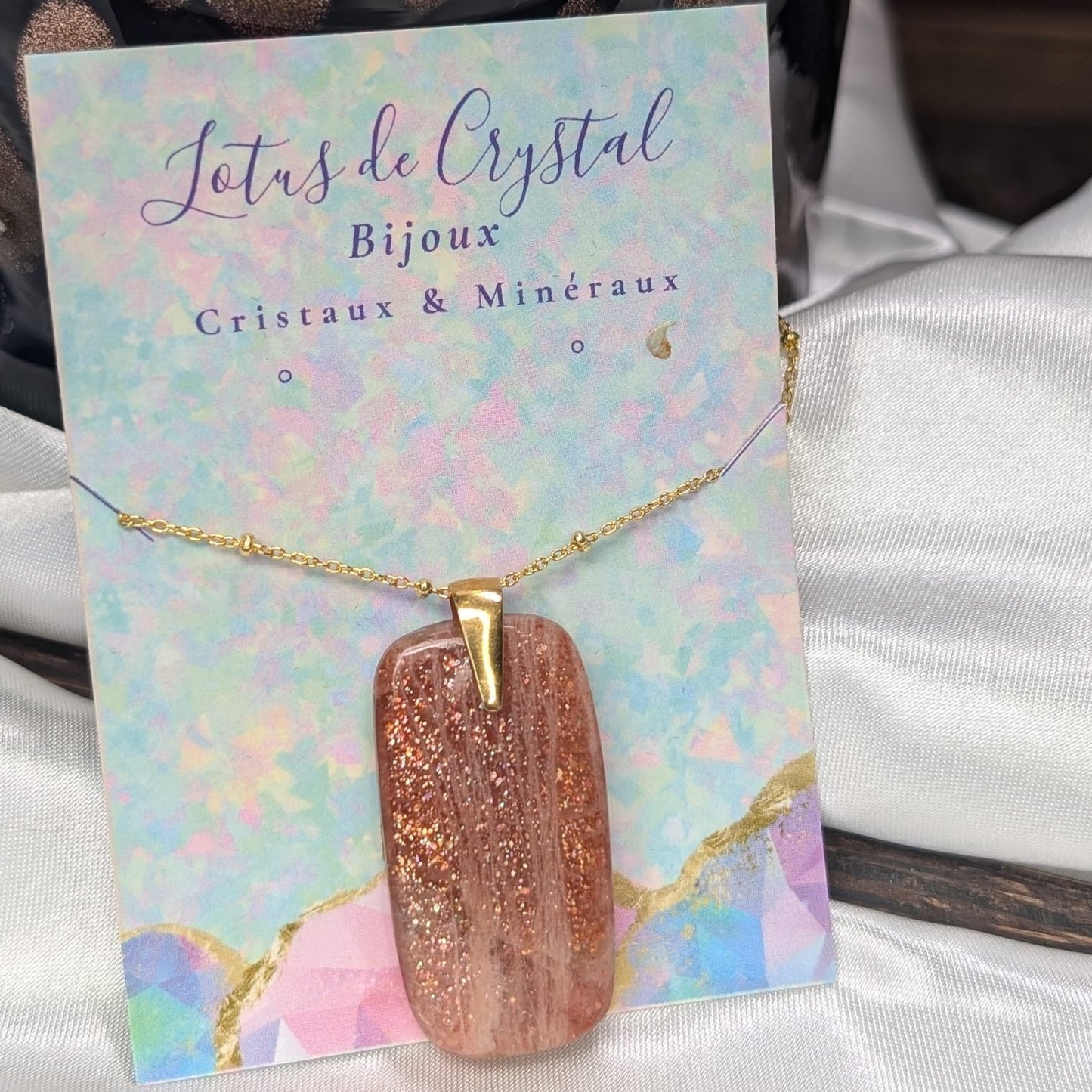 Pendentif en Pierre du Soleil – Joie et Vitalité Rayonnante