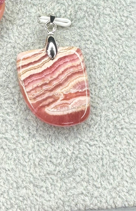 Pendentif en Rhodochrosite – Amour et Guérison émotionnelle