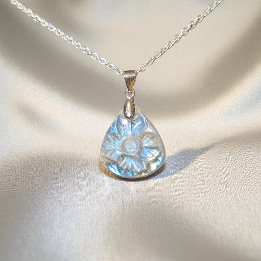 Pendentif Pierre de Lune Arc-en-Ciel – Intuition & Lumière Intérieure