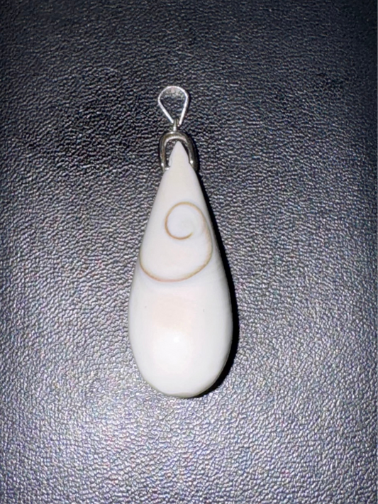 Pendentif en Œil de Sainte Lucie – Chance et Protection Spirituelle